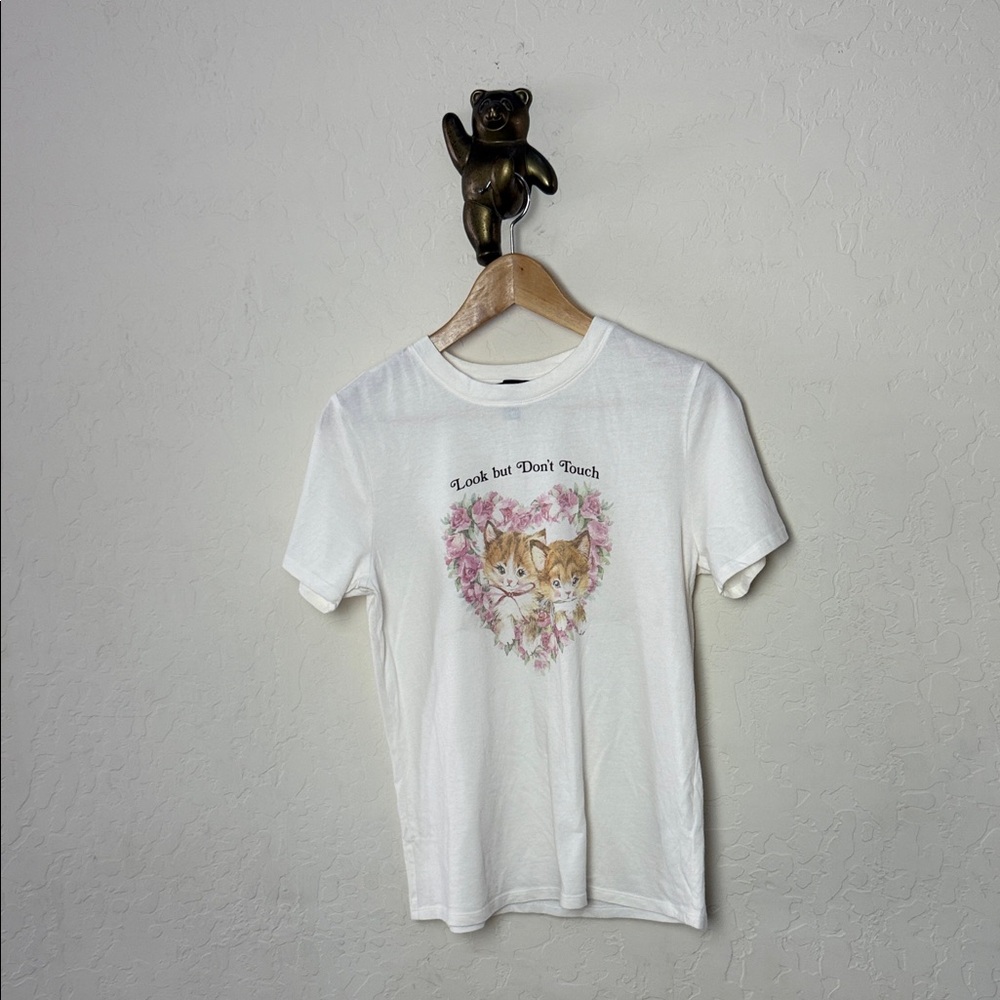 Forever 21 Cream kitten T-Shirt size S